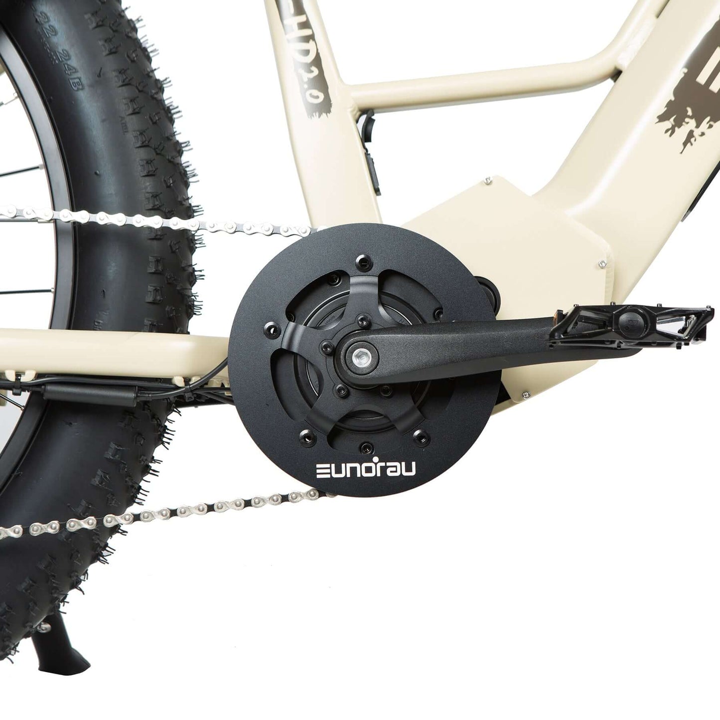 Close-up of a bicycle chain and gear system with 'Eundrav' branding on a white background