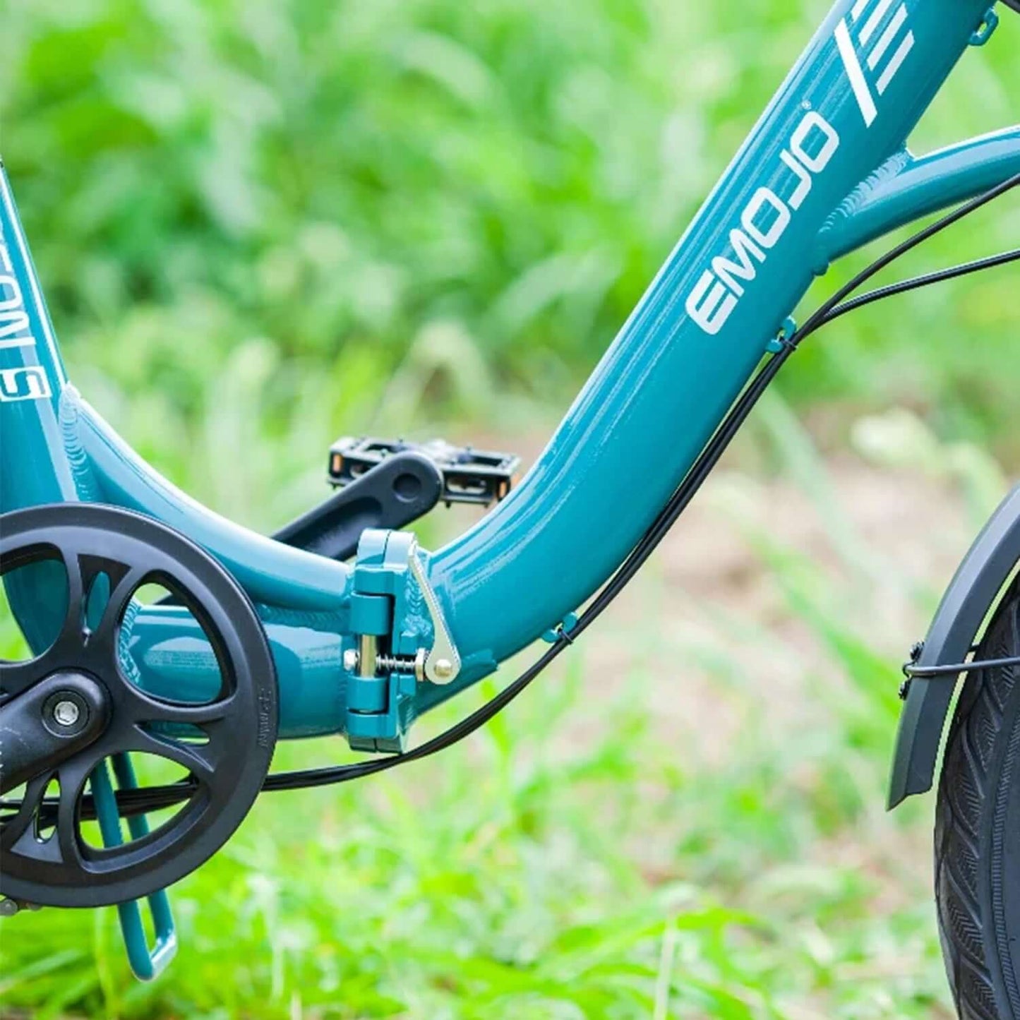 Close-up of Emojo Bison S electric trike frame showing the pedal assist system and blue color design.